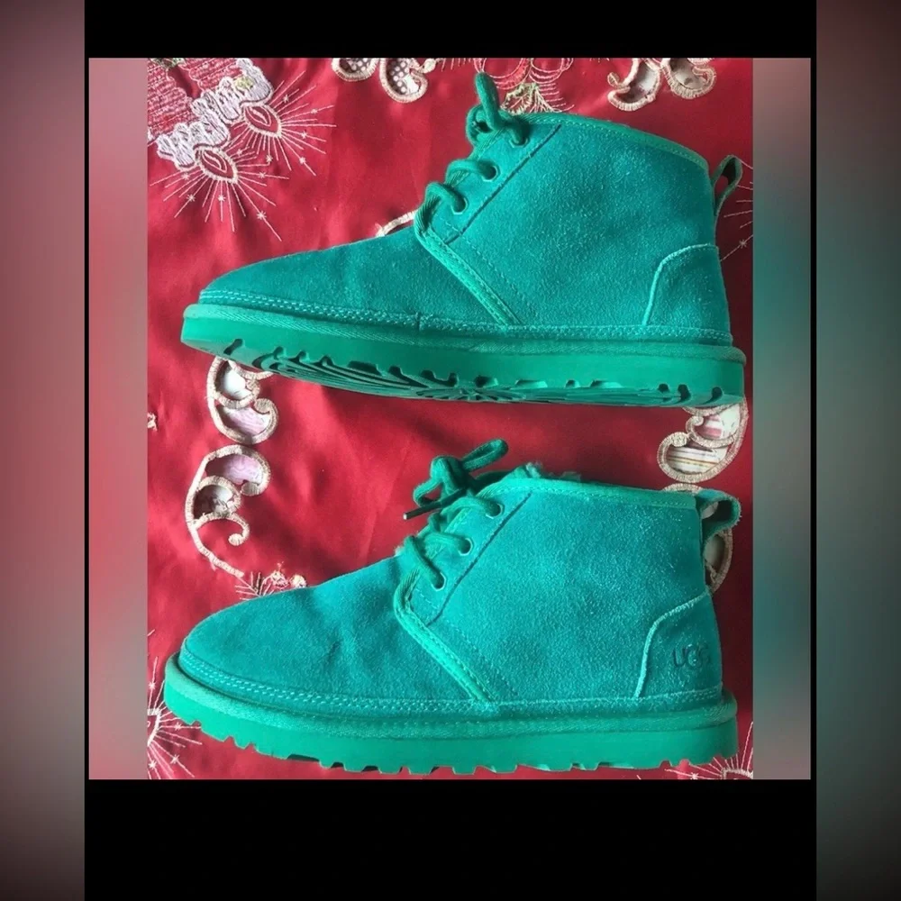 UGG Neumel Suede Chukka Boots Wool Lined S/N 1094269 in emerald green size 6
